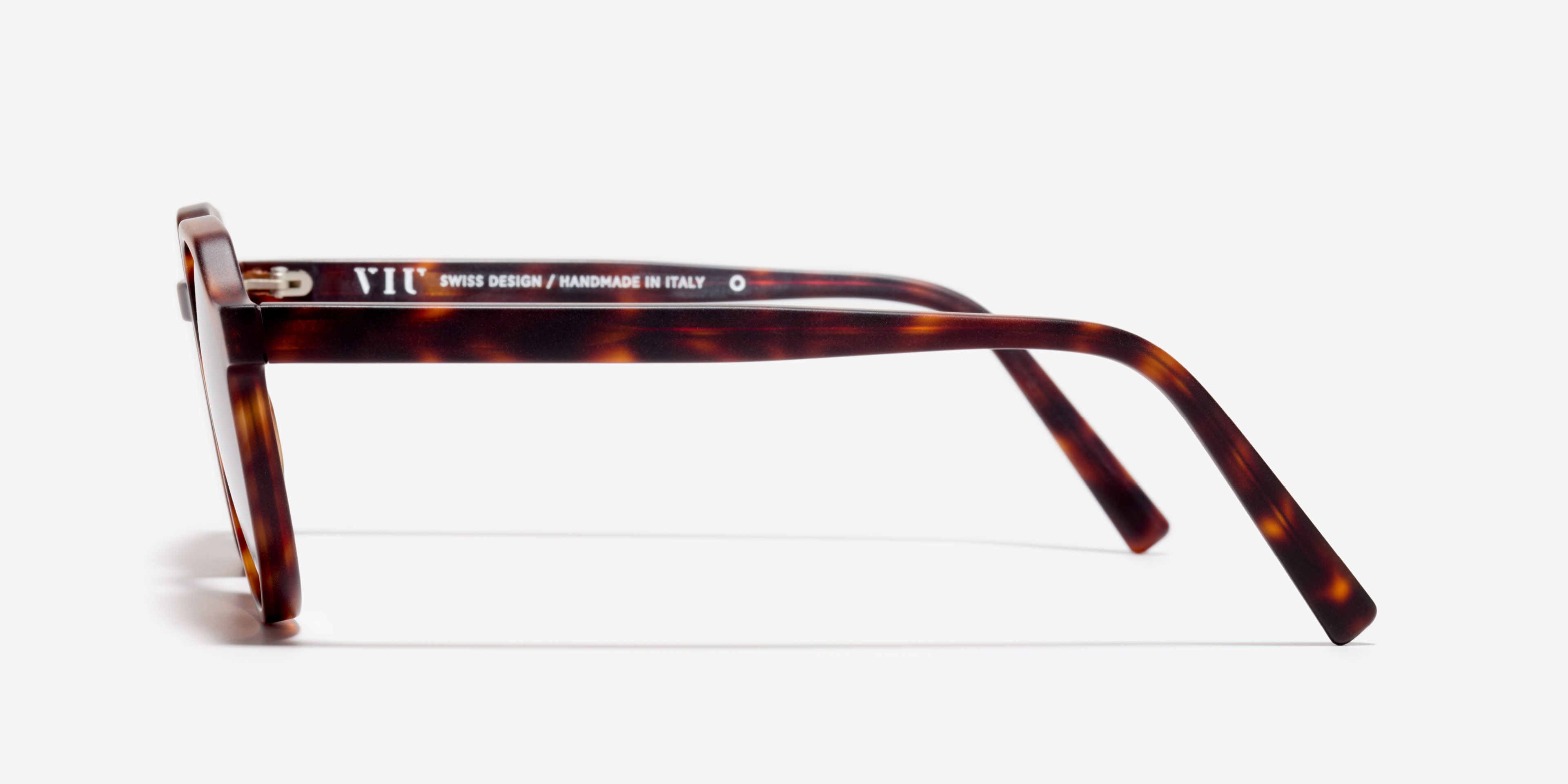Side image of the sunglasses The Cultivated in colour Tortoise and size Medium