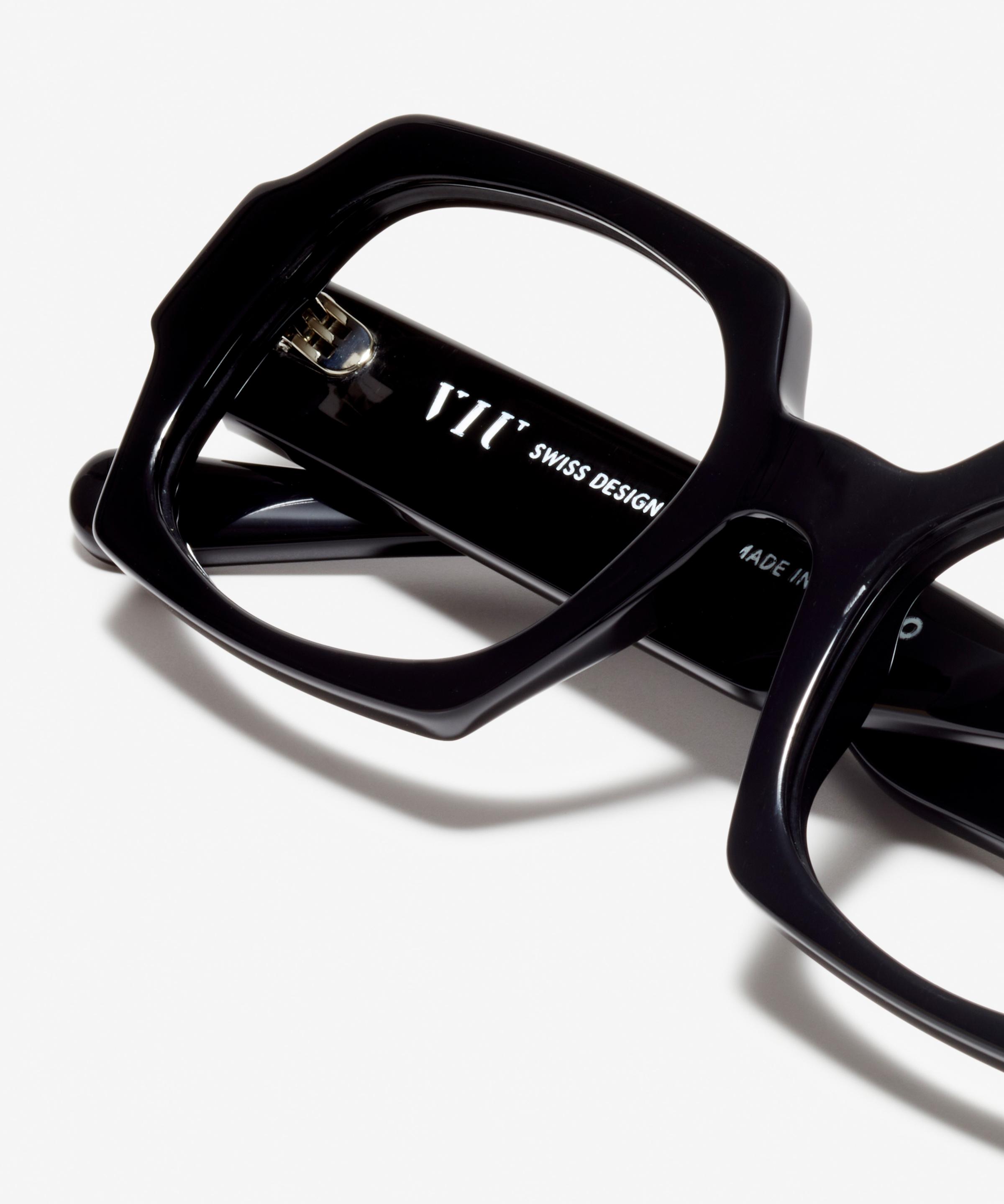 Detail image of the frame The Renegade in colour Black and size Medium