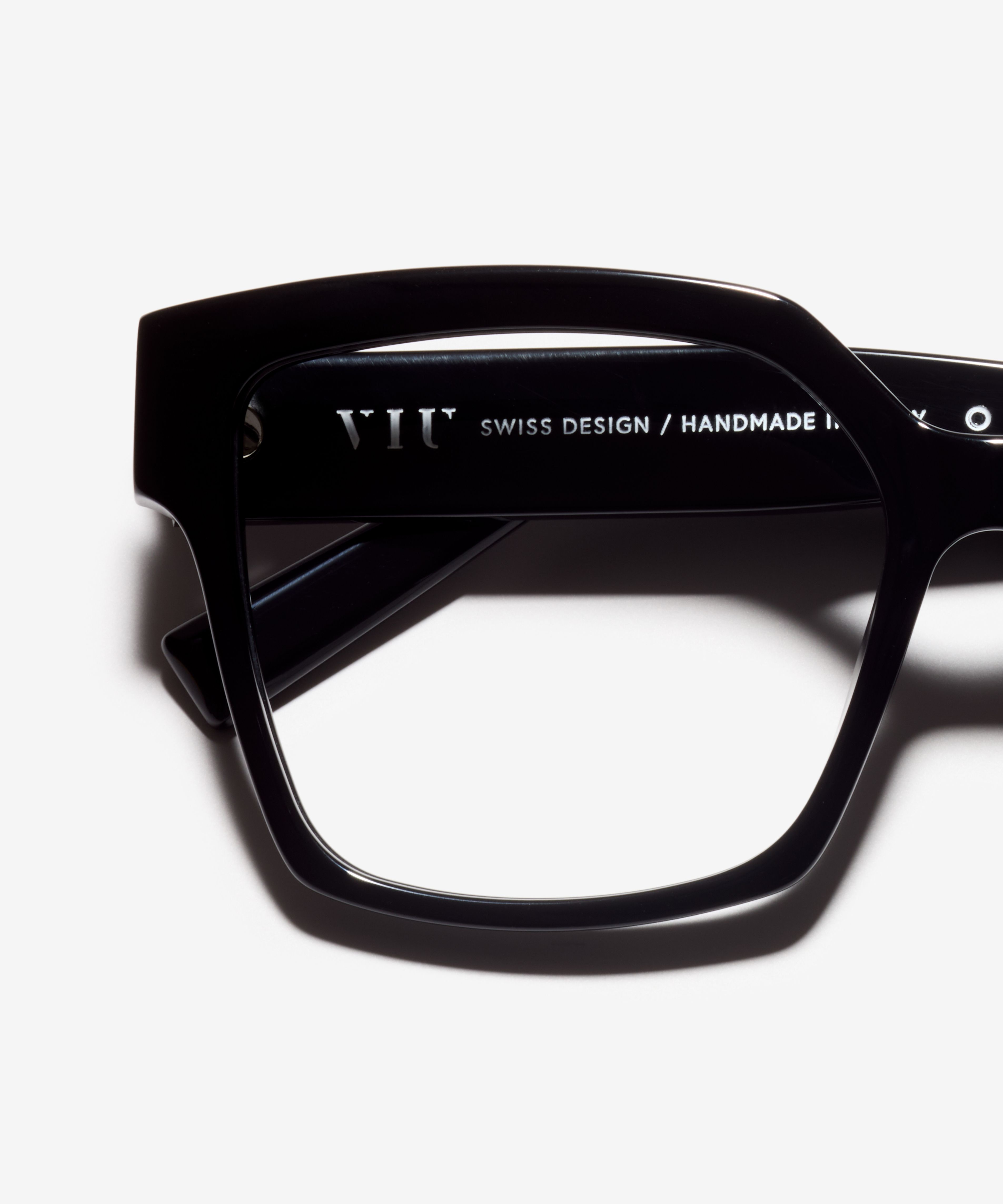 Detail-Bild der Brille The Royal in Farbe Black und Größe Breit