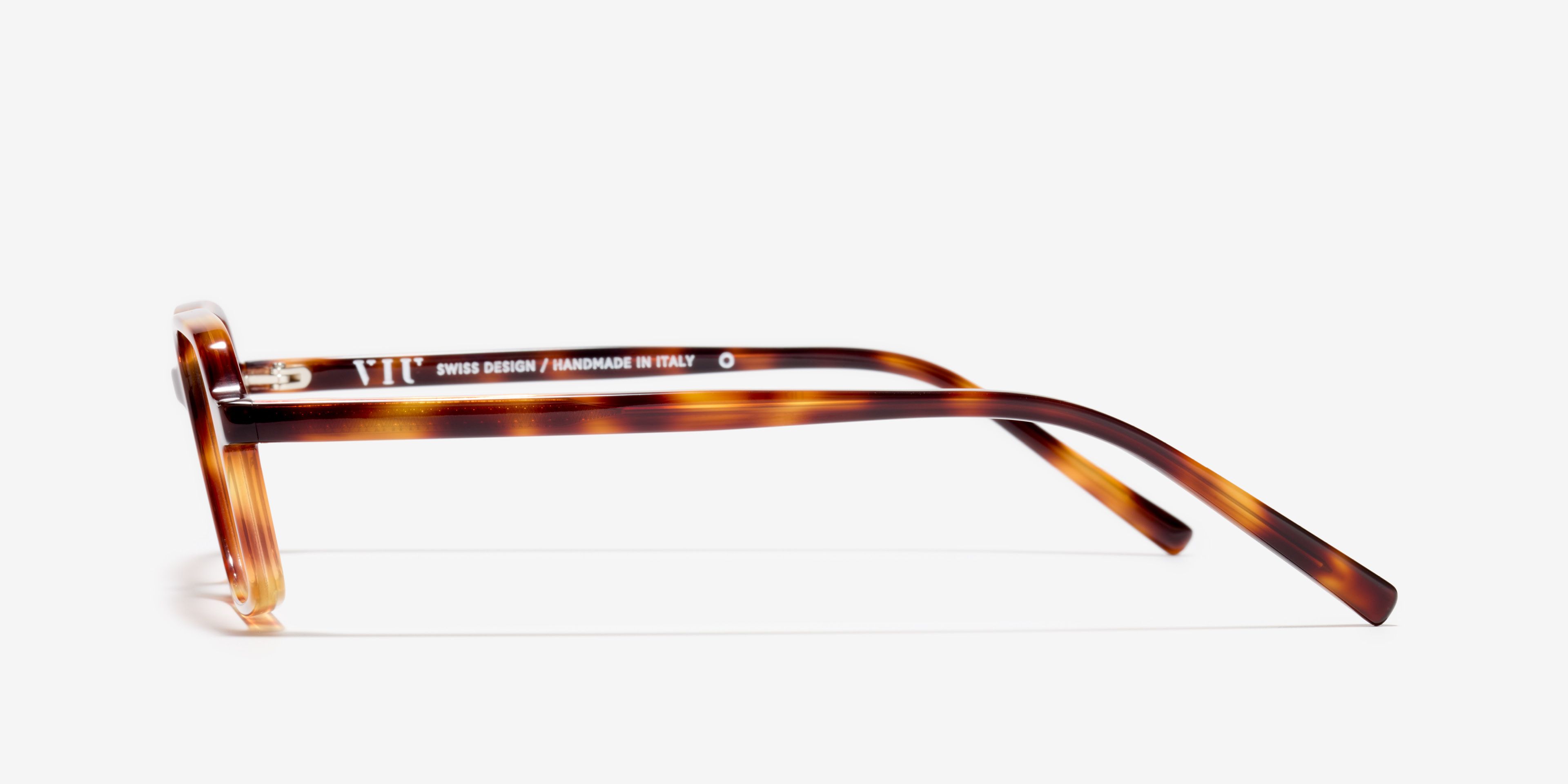 Seite-Bild der Brille The Resolute in Farbe Oak Havana und Größe Schmal