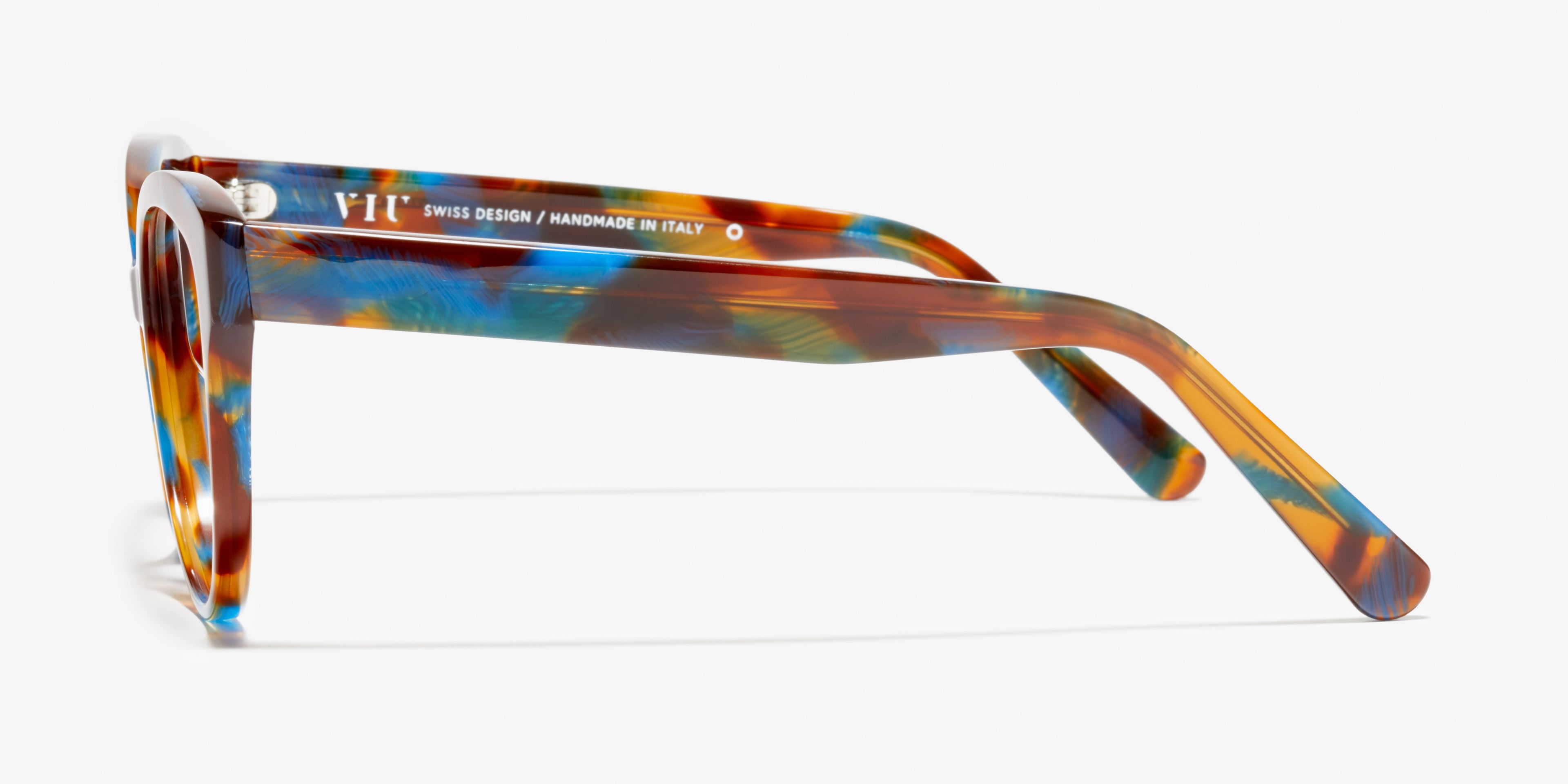 Side image of the frame The Cosmopolitan in colour Blue Tortoise and size Wide