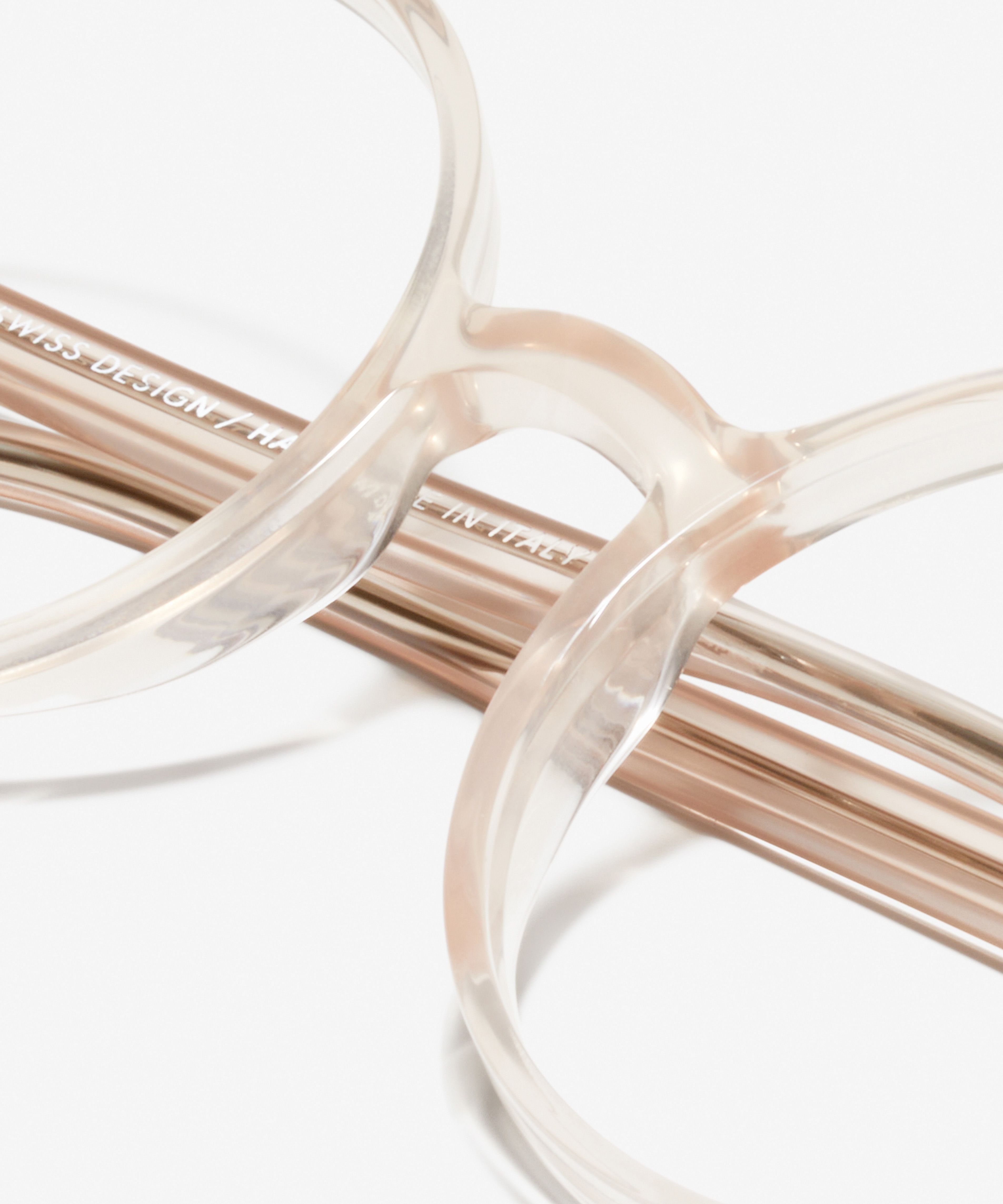Detail image of the frame The Poetic in colour Pink Chardonnay and size Wide