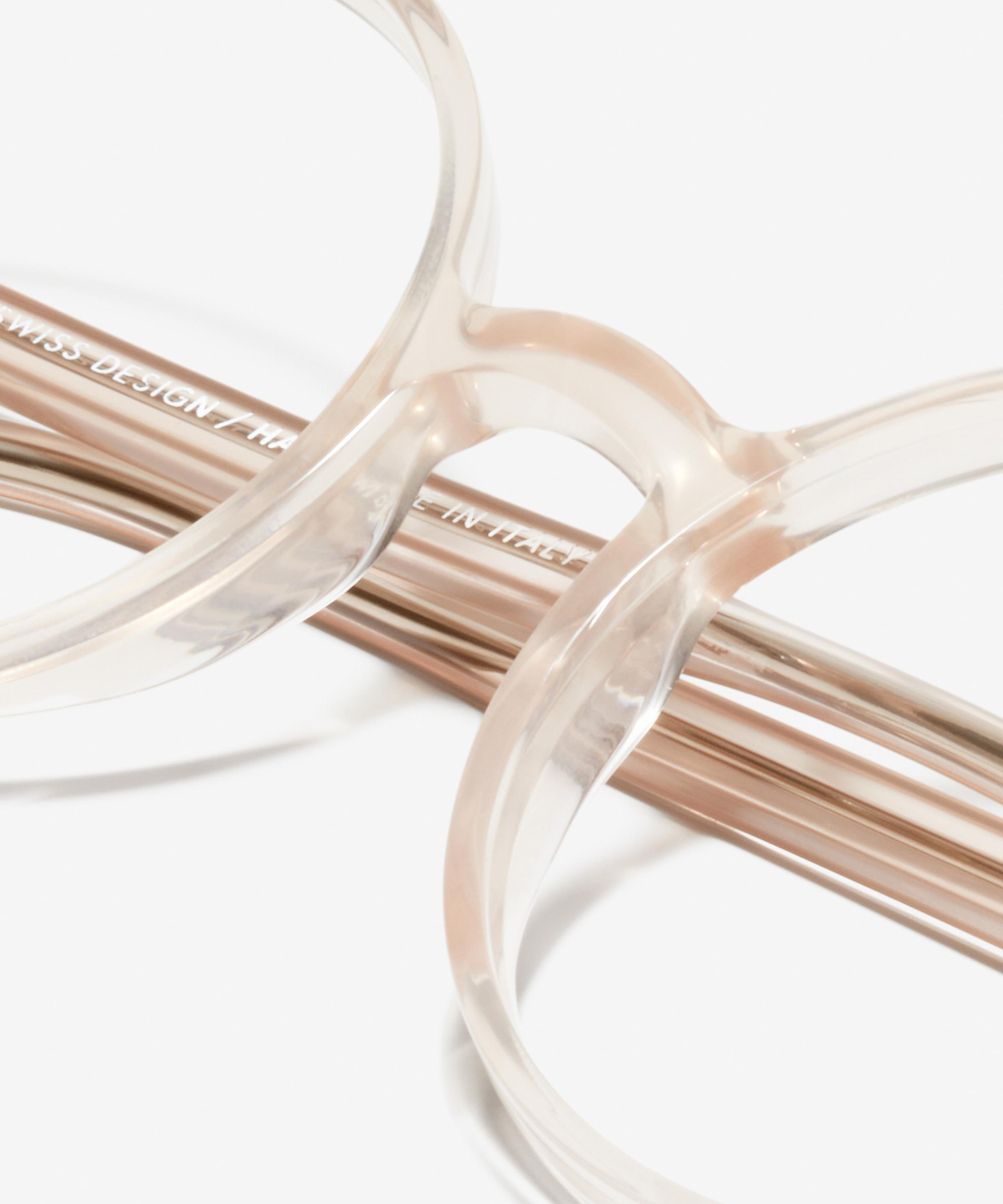 Detail image of the frame The Poetic in colour Pink Chardonnay and size Wide