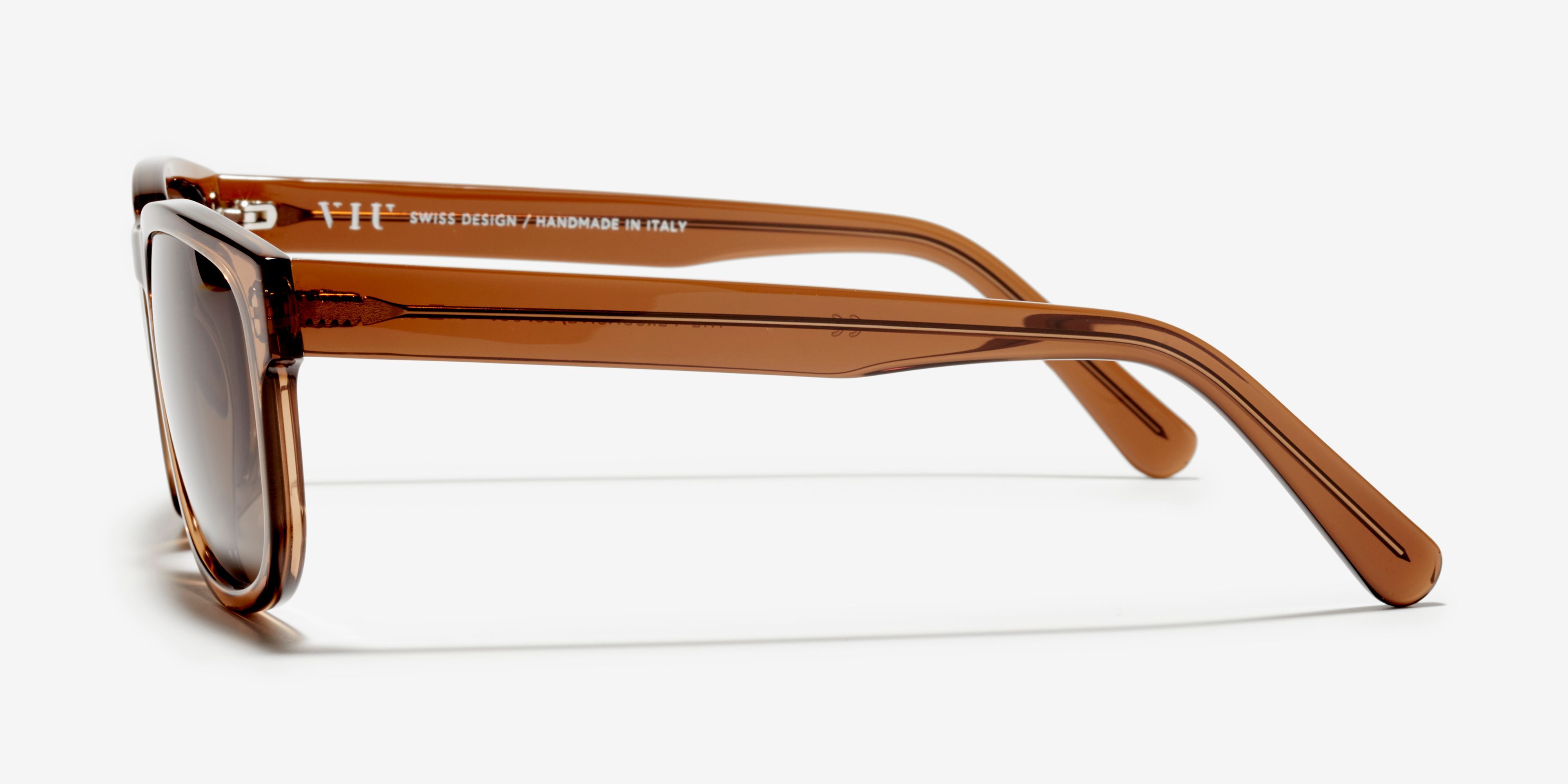 Side image of the sunglasses The Persuasive in colour Rust and size Wide