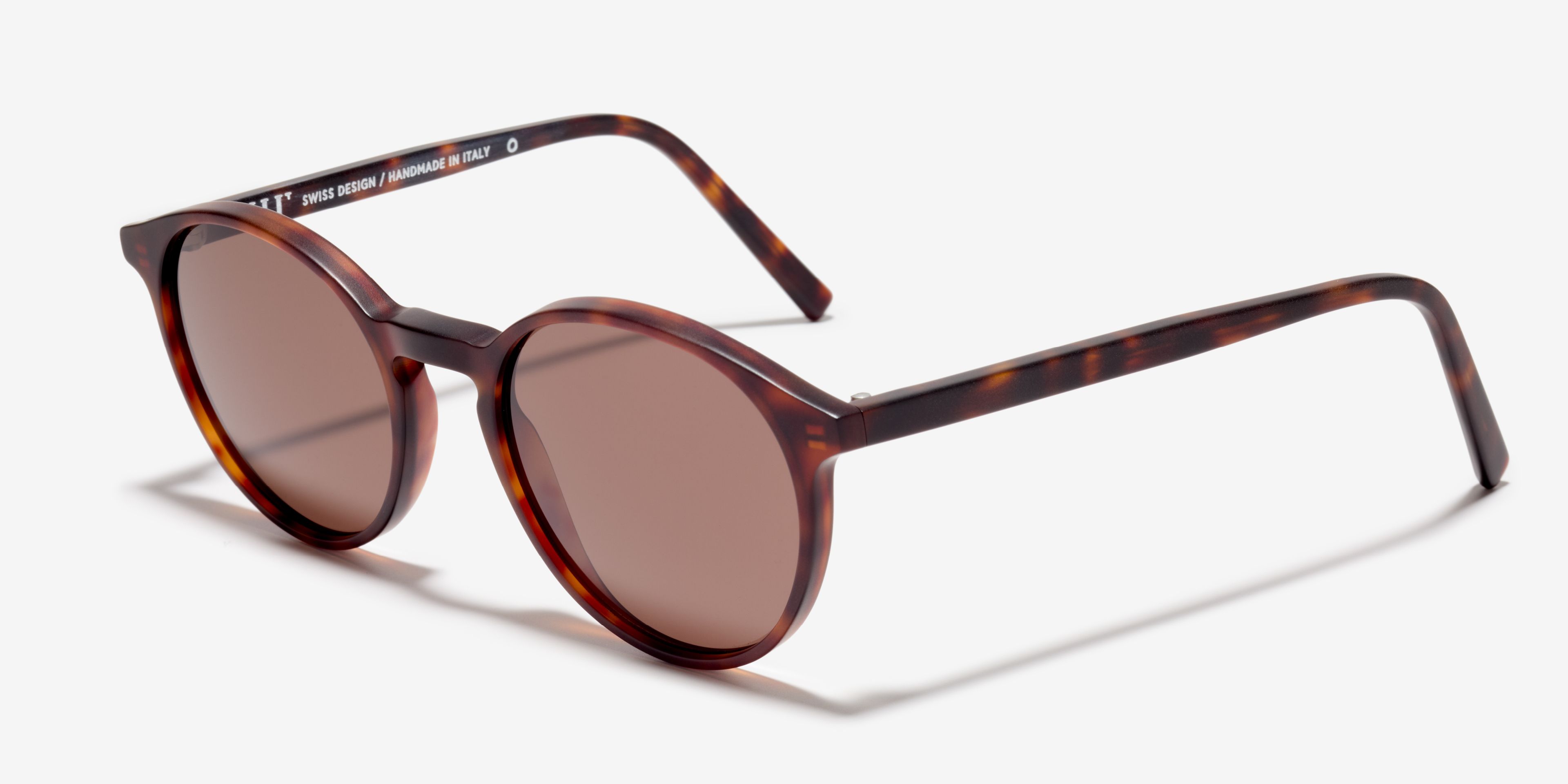 Schräg-Bild der Sonnenbrille The Dapper in Farbe Tortoise und Größe Breit
