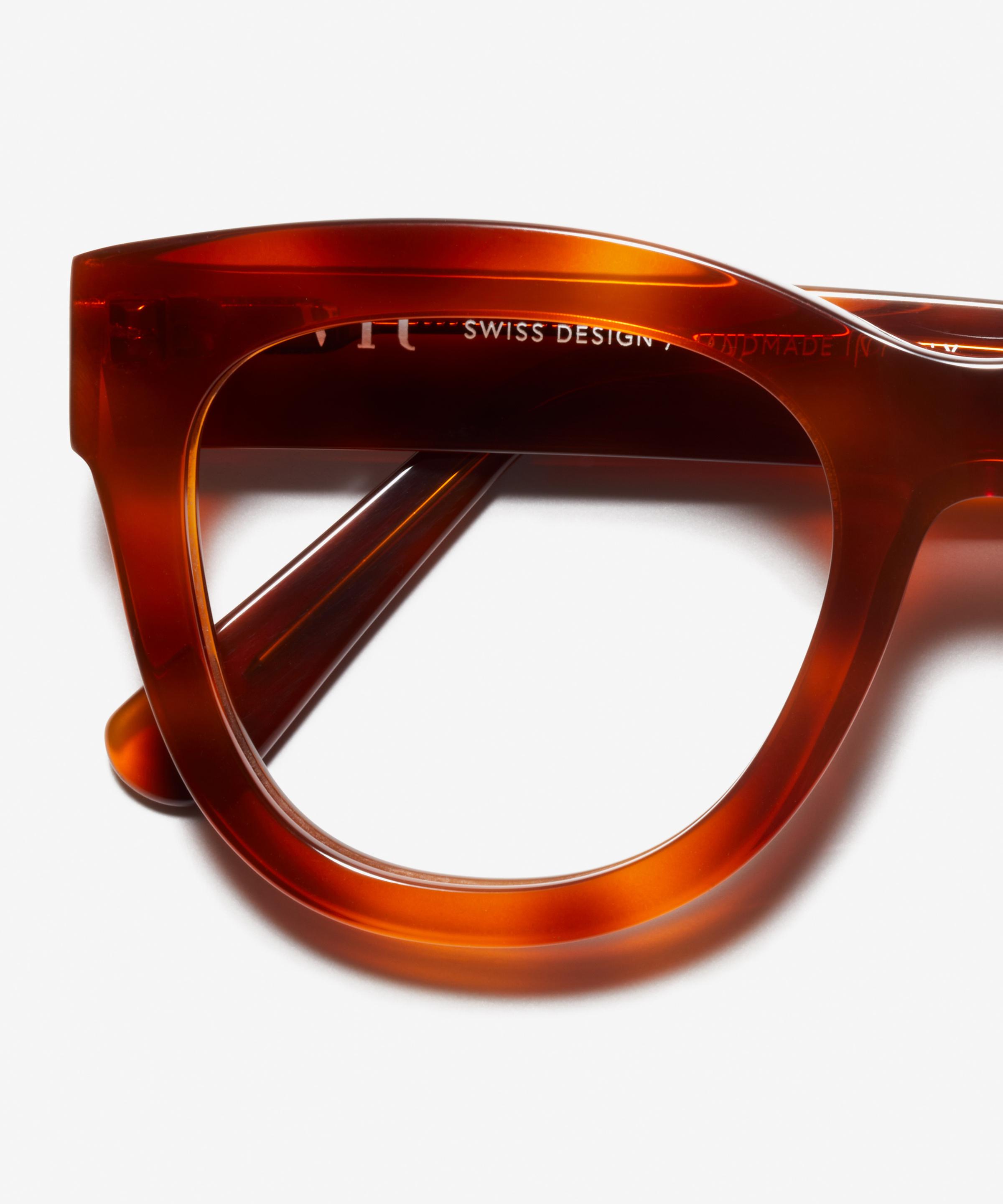 Detail image of the frame The Mysterious in colour Light Havana and size Wide