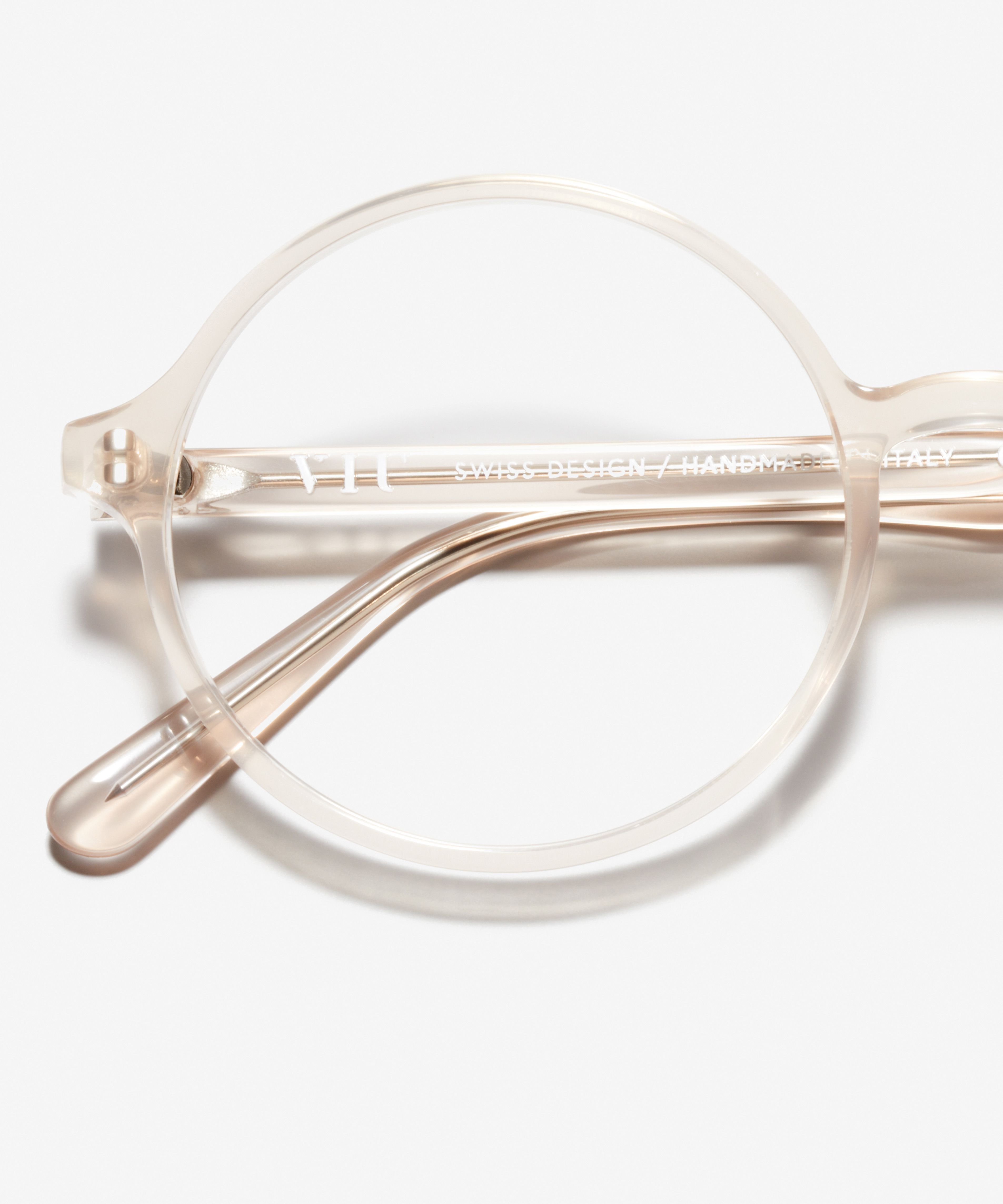 Detail image of the frame The Poetic in colour Pink Chardonnay and size Wide