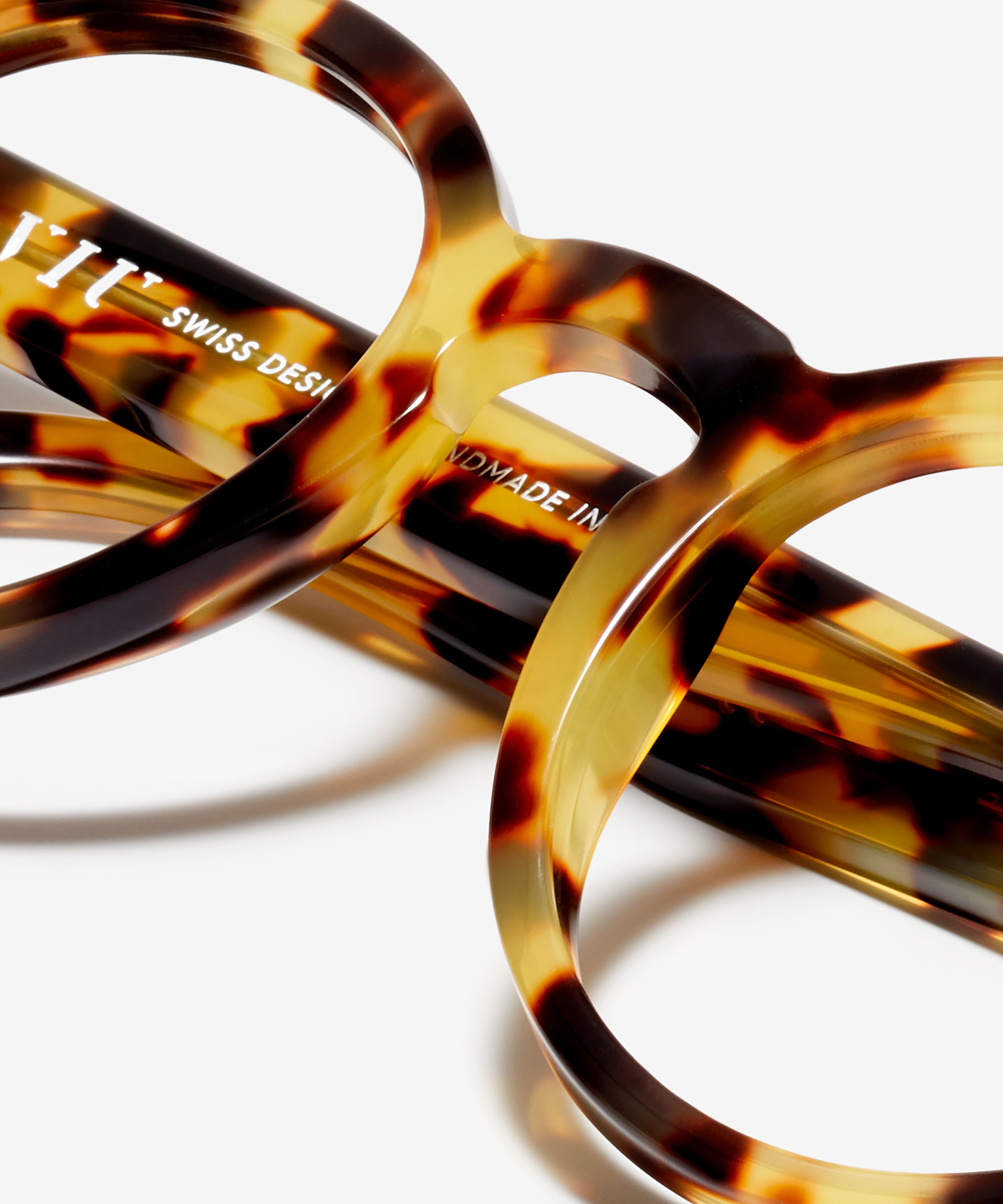 Detail-Bild der Brille The Definite in Farbe Gold Tortoise und Größe Mittel