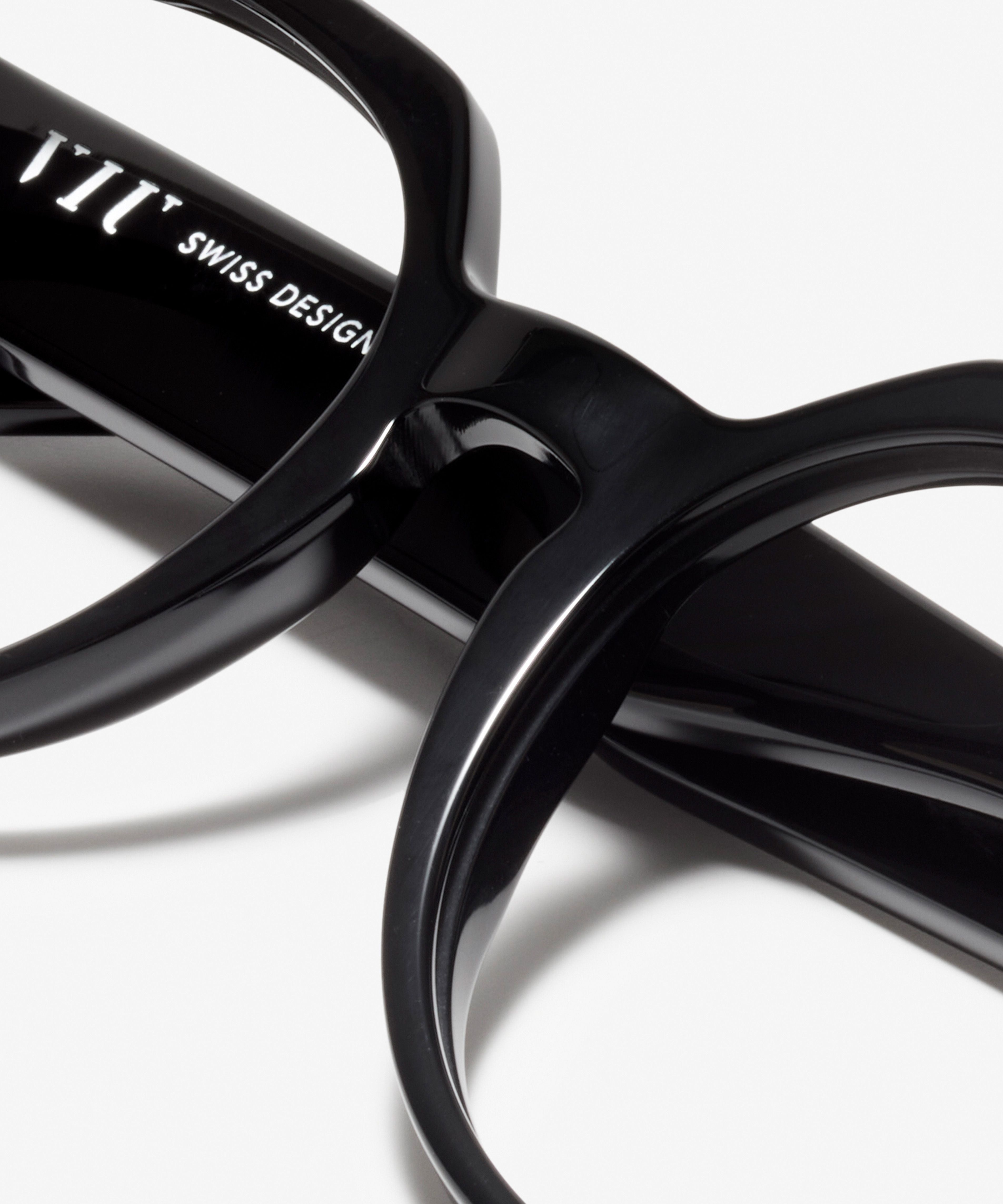 Detail-Bild der Brille The Chic in Farbe Black und Größe Mittel