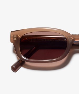 Detail-Bild der Sonnenbrille The Shameless in Farbe Milky Mocha und Größe Breit