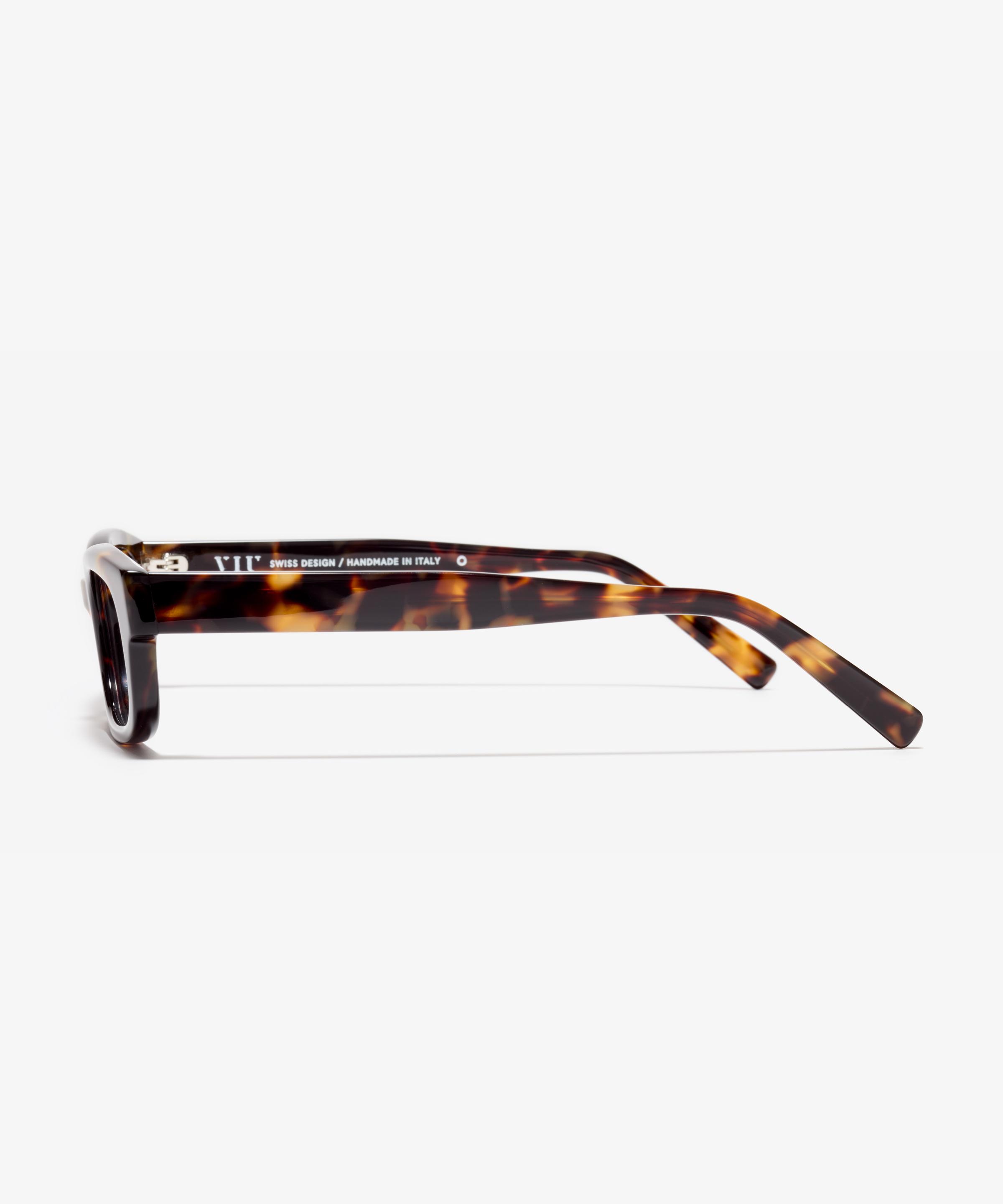 Seite-Bild der Brille The Shameless in Farbe Amber Tortoise und Größe Breit