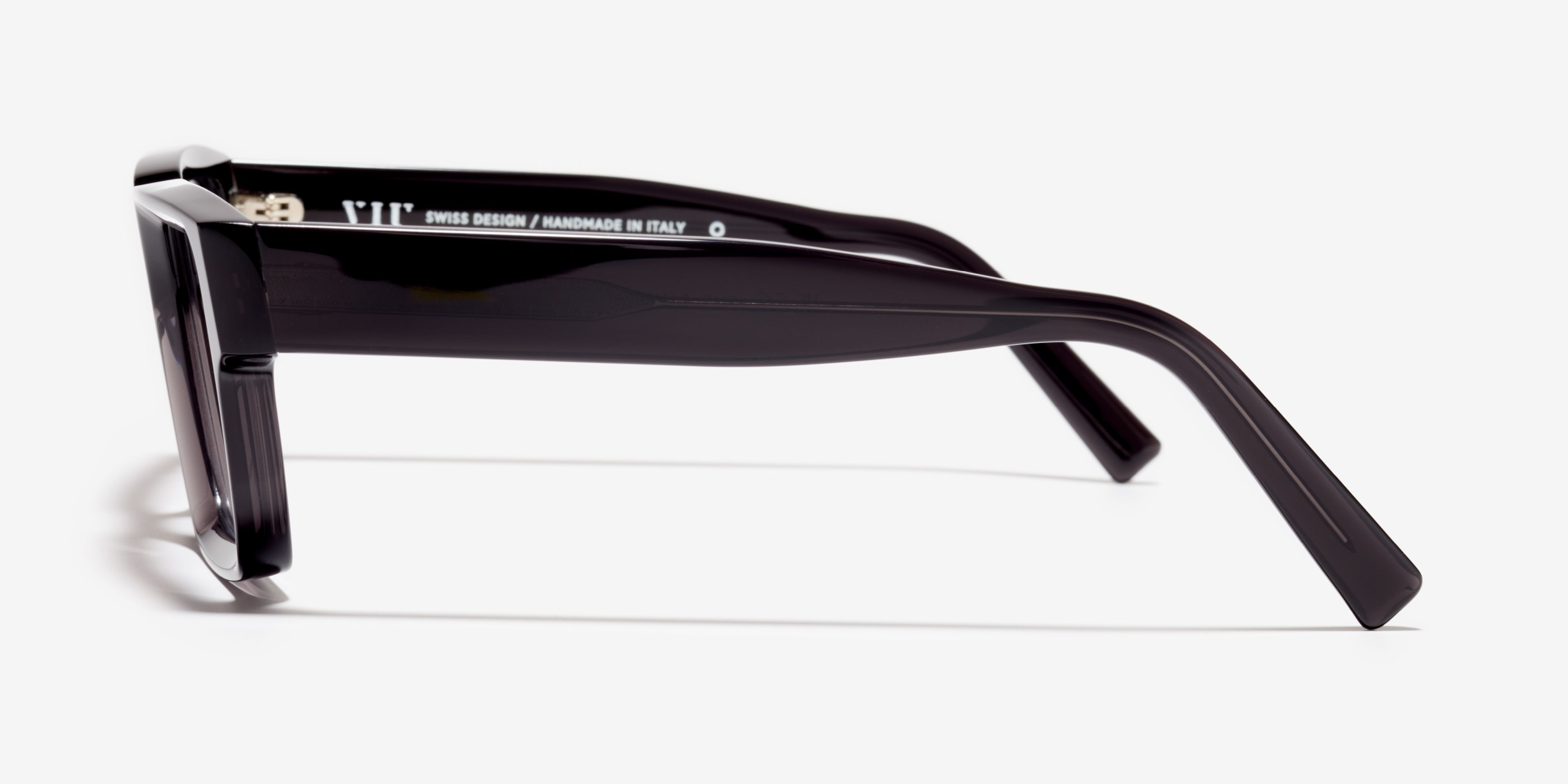 Seite-Bild der Brille The Savage in Farbe Black Transparent und Größe Breit