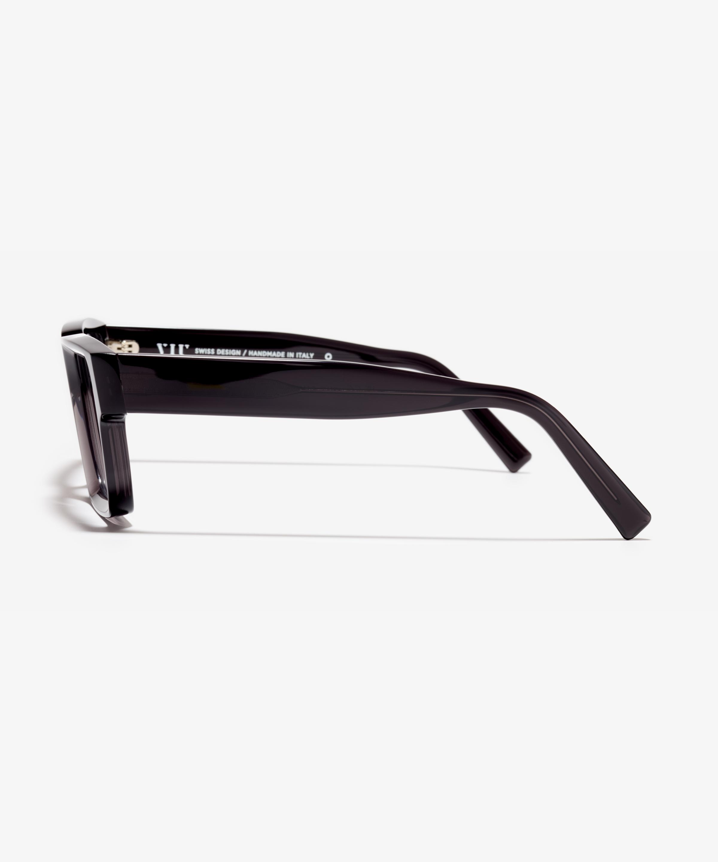 Seite-Bild der Brille The Savage in Farbe Black Transparent und Größe Breit