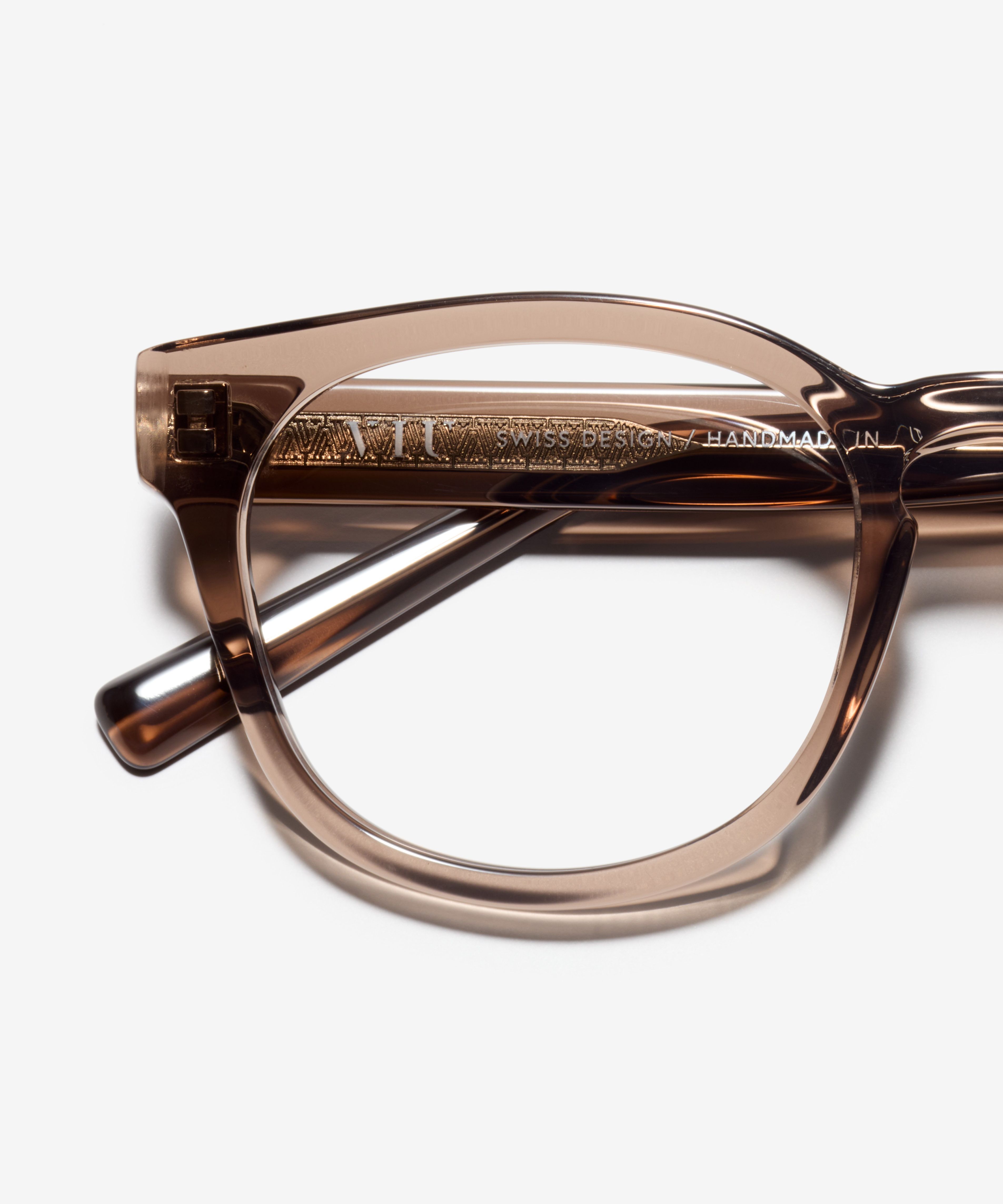 Detail-Bild der Brille The Gambit in Farbe Brown Transparent und Grösse Breit