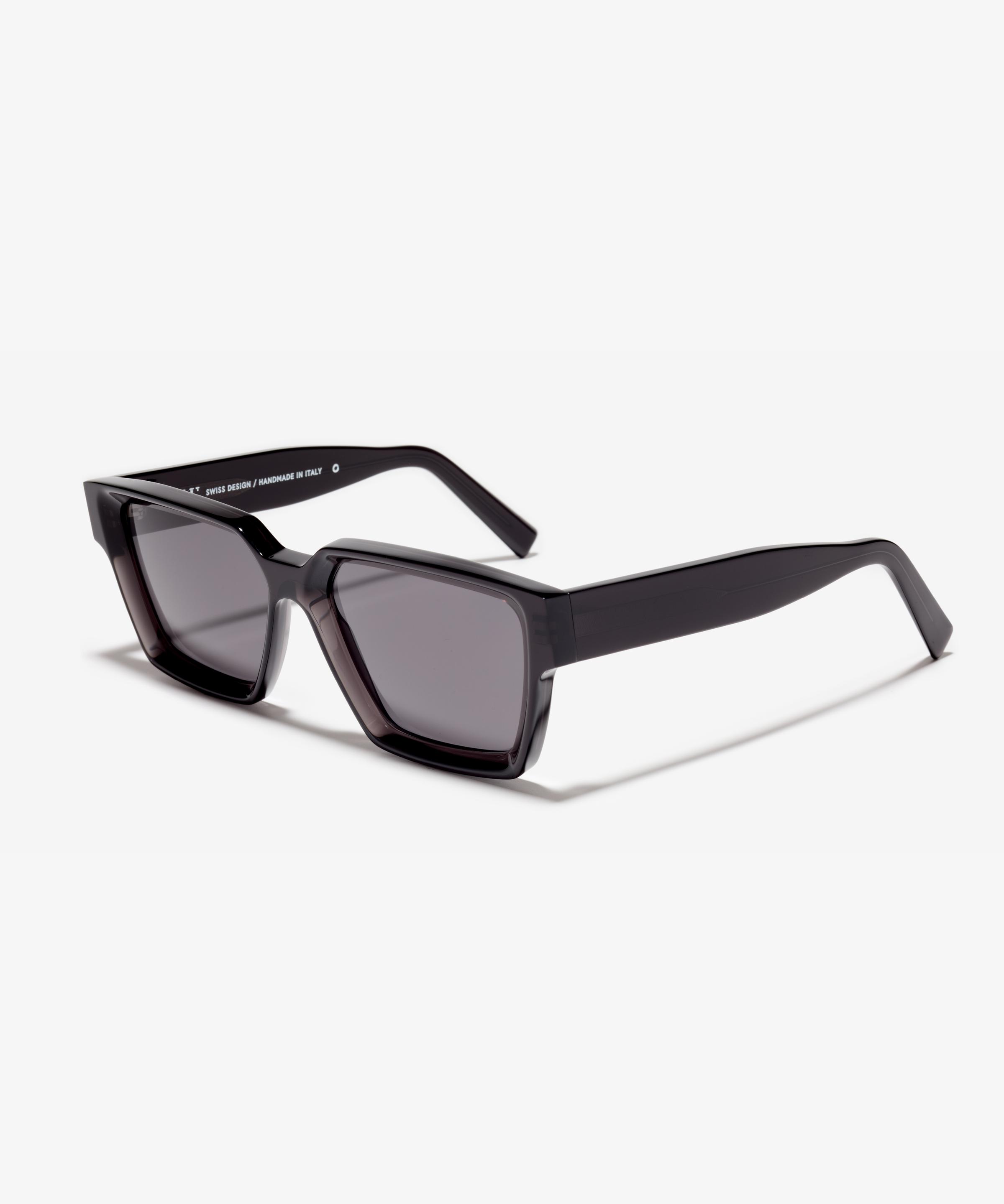 Angle image of the sunglasses The Savage in colour Black Transparent and size Wide